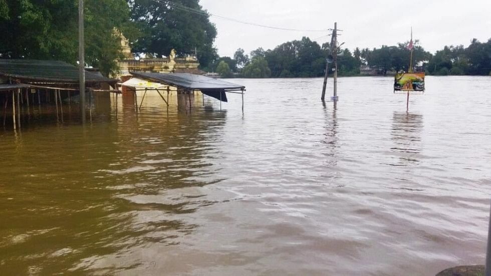 <div class="paragraphs"><p>The bathing ghat near Srikanteshwara temple partially submerged as Kapila river is in spate.</p></div>